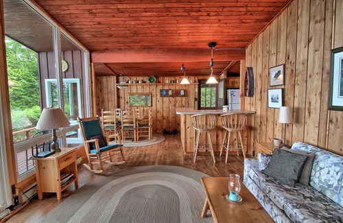 Bala Cottage | Charming 2 brdm cottage, 2 bdrm Guest House. Boathouse Deck! 5 min Bala!