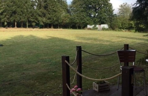 Domfront en Poiraie Cabin | Charming 2-Bed Cabin in Domfront-en-Poiraie