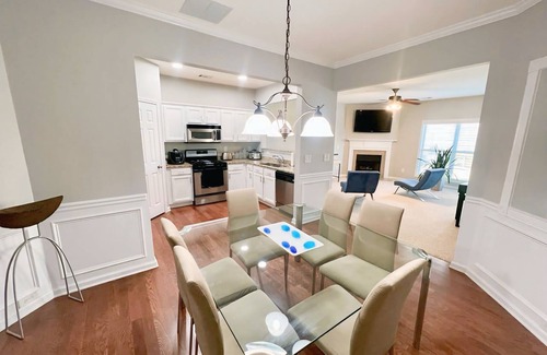 Town Center House | Charming 2-Master Bedroom Townhome with Piano & Free Parking, 5mins to Downtown!