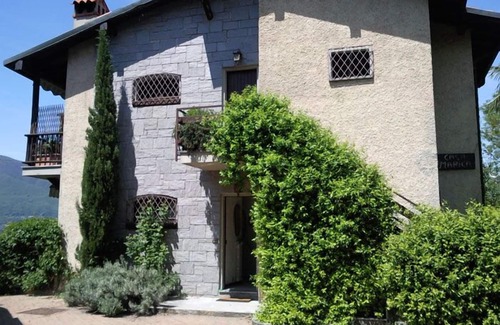 Porto Valtravaglia Apartment | Charming 2-room apartment with balcony & beautiful lake view
