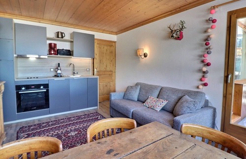 Meribel-Mottaret Apartment | Charming 2-Room Cabin Ski-In/Ski-Out, Near Shops, Sleeps 6