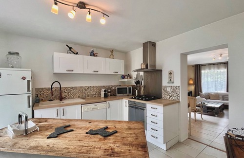 Le Rouret Apartment | Charming 2-room villa 5 minutes from the golf courses, near the sea and mountains