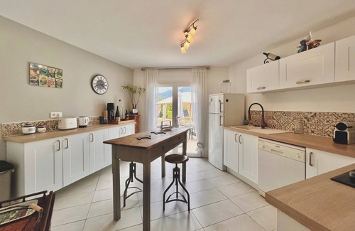 Le Rouret Apartment | Charming 2-room villa 5 minutes from the golf courses, near the sea and mountains