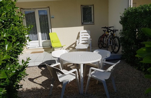 Vaux-sur-Mer Apartment | CHARMING 2 ROOMS IN RDJ A VAUX S/MER - PRIVATE POOL - BEACH OF PONTAILLAC (17