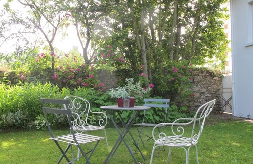 Bouvron Cottage | Charming 20th-Century House, 8 Bikes, Garden, Ping-Pong, Near Amenities