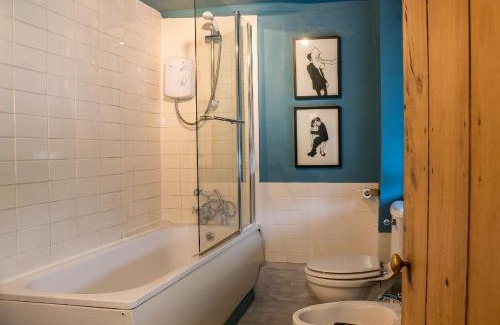 Kingham House | Charming 2BD Cottage in the Heart of Kingham!