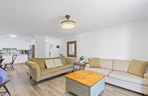 Iona House | Charming 2BD Near Ft. Myers Beach