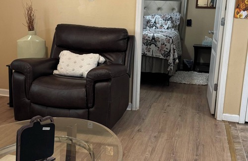 Stone County House | Charming 2bedroom, 2FULL bathroom house with AC and WiFi 10 minutes from Walmart
