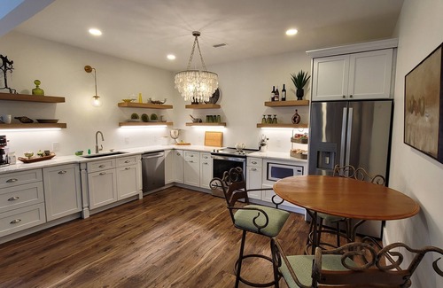 Hoschton Villa | Charming 2bedroom villa in the terrace level of the host home,Completely private