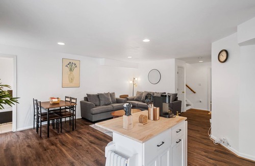 Garrisonville House | Charming 2beds basement with firepit