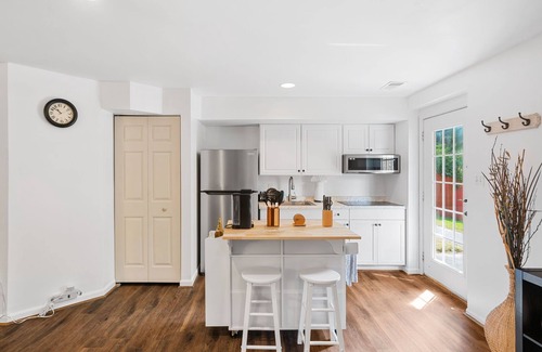 Garrisonville House | Charming 2beds basement with firepit