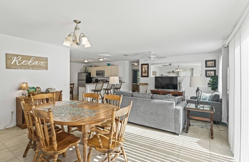 Buttonwood House | Charming 2BR/2BA Home in The Villages- Golf Cart Included