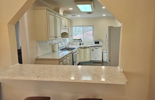 Red Bank House | Charming 2BR/2BA Home/Unit in Walkable Neighborhood, 10 Mins from Downtown Chatt