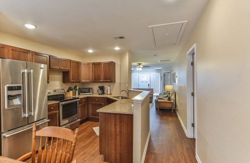 Smyrna House | Charming 2BR/2BA Townhome - SLEEPS 6 - Pet-Friendly Retreat