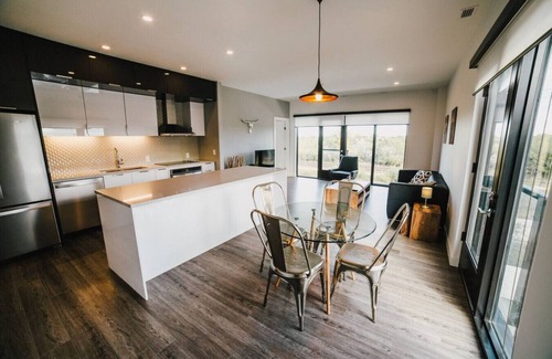 Winnipeg Apartment | Charming 2BR Apt Close to Assiniboine Park and Zoo