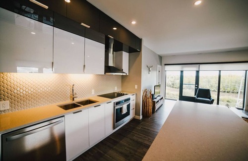 Winnipeg Apartment | Charming 2BR Apt Close to Assiniboine Park and Zoo