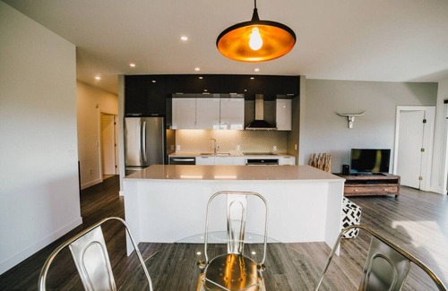 Winnipeg Apartment | Charming 2BR Apt Close to Assiniboine Park and Zoo