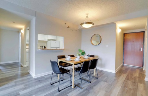 Crystal City Apartment | Charming 2BR Apt in Great Location