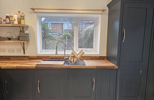 Chester House | Charming 2BR Bungalow Near Chester City Centre