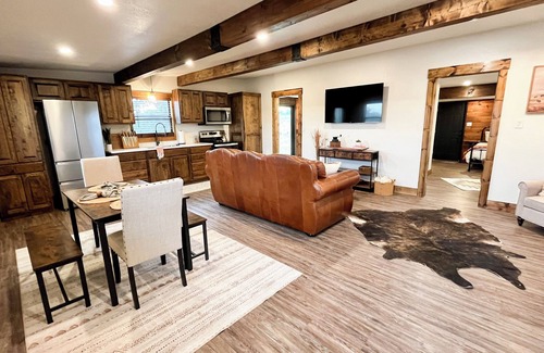 Llano Cabin | Charming 2BR Bunkhouse in the heart of the Texas Hill Country!