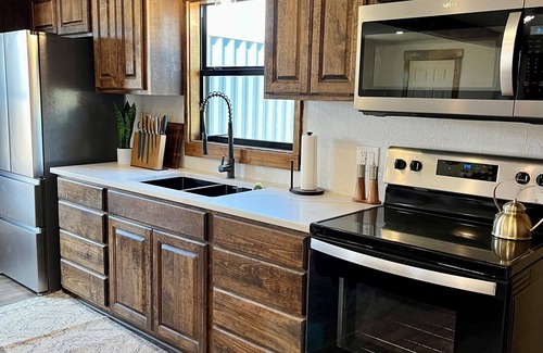 Llano Cabin | Charming 2BR Bunkhouse in the heart of the Texas Hill Country!