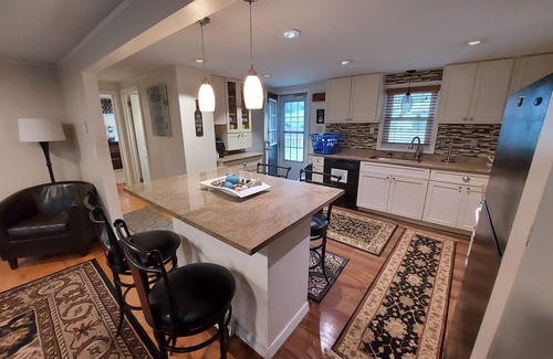 Narragansett House | Charming 2BR cottage, new deck, grill, AC, open floor plan, Washer/Dryer & MORE!