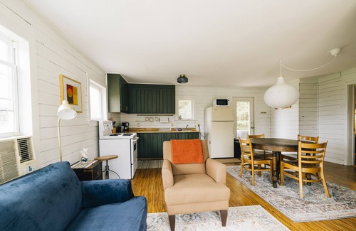 Summerside Cabin | Charming 2BR Cottage near Cavendish Beach Music Fest, Private Lot, All Amenities