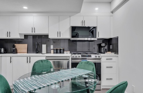 Sage Hill House | Charming 2BR Escape W/Fireplace