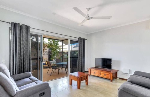 Berrimah House | Charming 2BR getaway for 4 in Berrimah. Your home away from home!