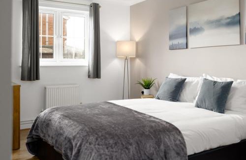 Netley Apartment | Charming 2BR Ground Floor Flat in Sholing, 11 Mins from City Centre - Recently Set Up with Love