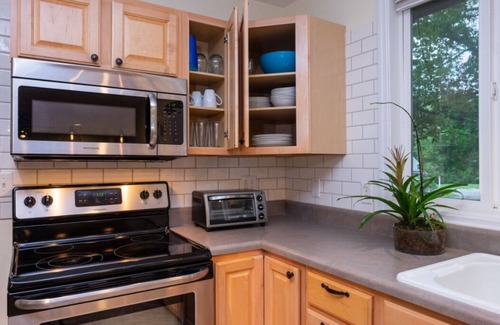 Berkeley Apartment | Charming 2BR Guest Suite☆800 ☆Private Entry☆Patio☆Prime Location☆Family Fun