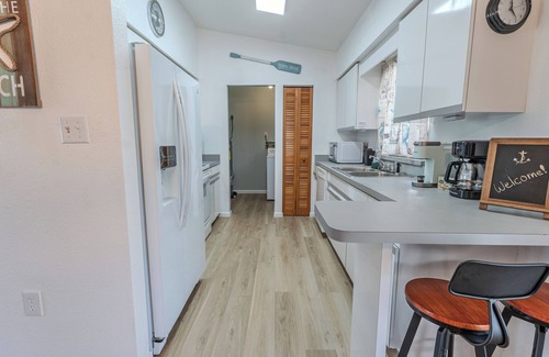 Port Charlotte House | Charming 2BR Home w/Heated Pool & Arcade in Quiet Area – Perfect Location!