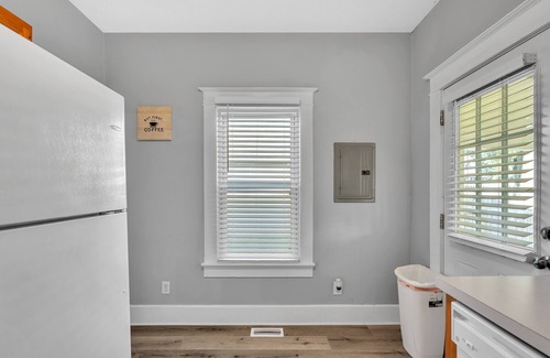 New Albany House | Charming 2br Hot Tub Getaway 2 Bedroom Home