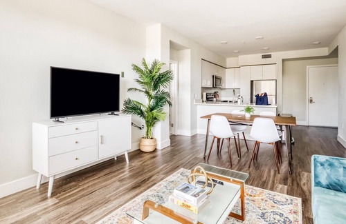 Centerville Apartment | Charming 2BR in Fremont, Pool, Gym + Parking