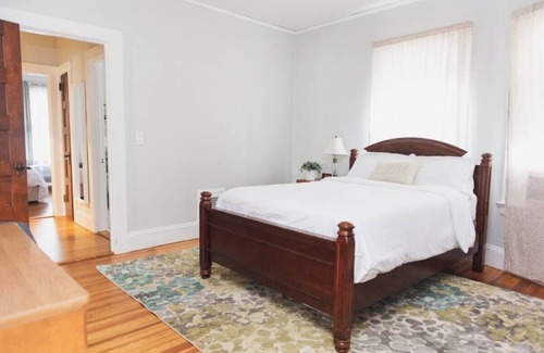 Hartford Apartment | Charming 2BR in Hartford's Southwest Neighborhood