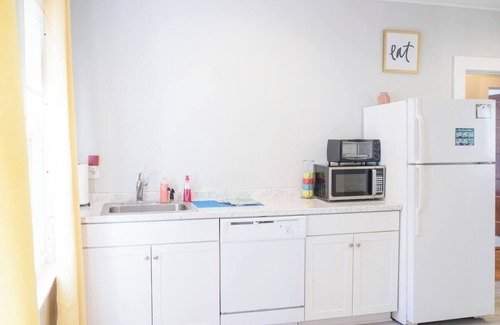 Hartford Apartment | Charming 2BR in Hartford's Southwest Neighborhood