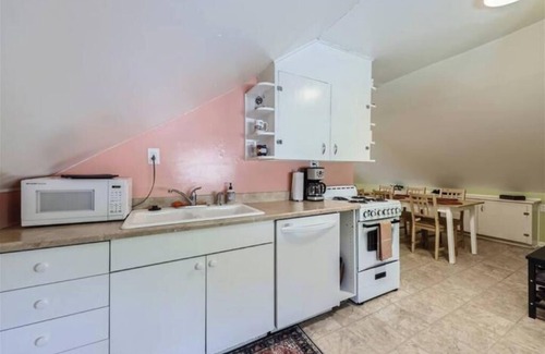 Louisville Apartment | Charming 2BR in Historic Old Town Grocery