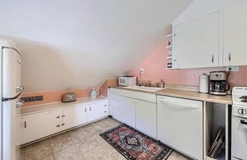 Louisville Apartment | Charming 2BR in Historic Old Town Grocery