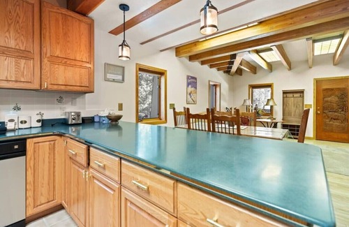 Breckenridge House | Charming 2BR Mountain Getaway - Near Hiking Trails