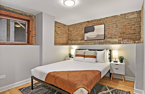 Lake View East Apartment | Charming 2BR Urban Oasis in the Heart of Chicago
