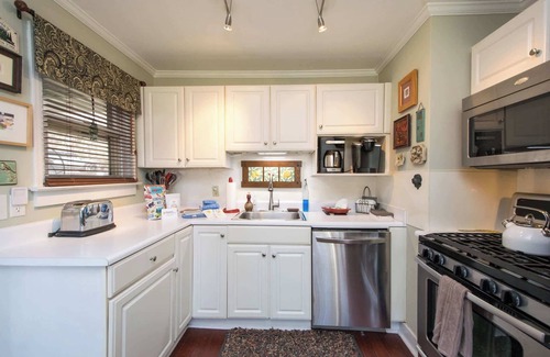 Royal Pines House | Charming 2BR w/Spacious Yard Near Lake Juian