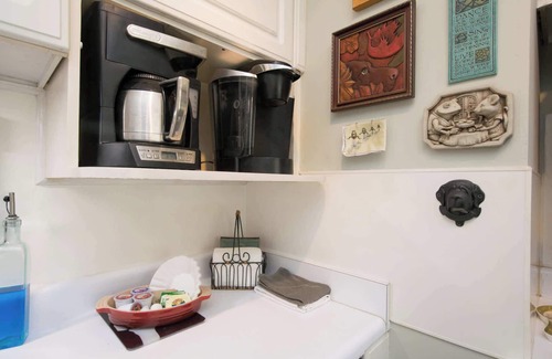 Royal Pines House | Charming 2BR w/Spacious Yard Near Lake Juian