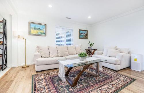Sandy Apartment | Charming 2br With Hot Tub