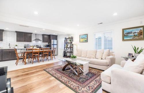 Sandy Apartment | Charming 2br With Hot Tub