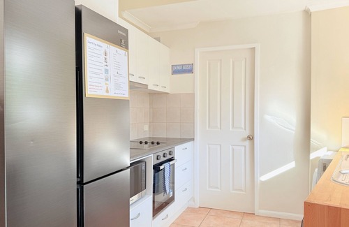 Paddington House | Charming 2BR with Yard&Parking