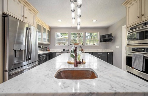 Lake Como House | Charming 3/2 Home | Near DT | King Bed | Fire Pit