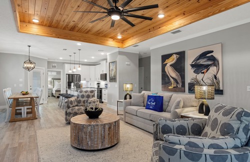 Laguna Beach Estates House | Charming 3/2 Beach House w/POOL & Golf Cart INCLUDED - 1 Min Walk to Beach