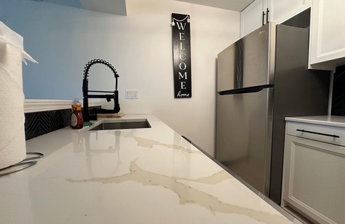 Middleton House | Charming 3/4-bed Condo with Theater, Netflix WiFi, AC in Middleton & lake access