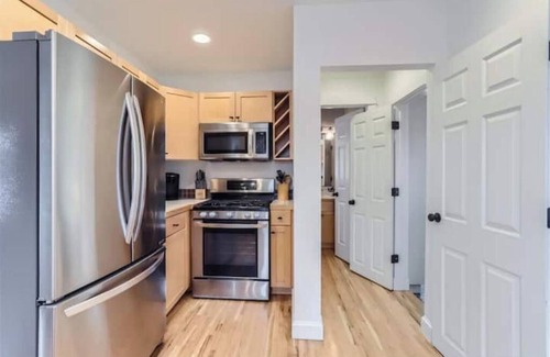 Mapleton Hill House | Charming 3-BDR Cottage: Downtown Boulder