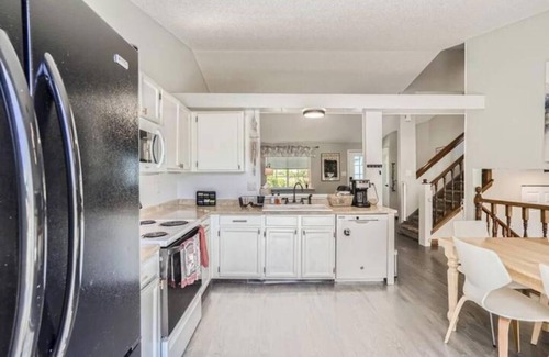 North Central Westminster House | Charming 3 BDR Home w/Hot Tub & Sauna